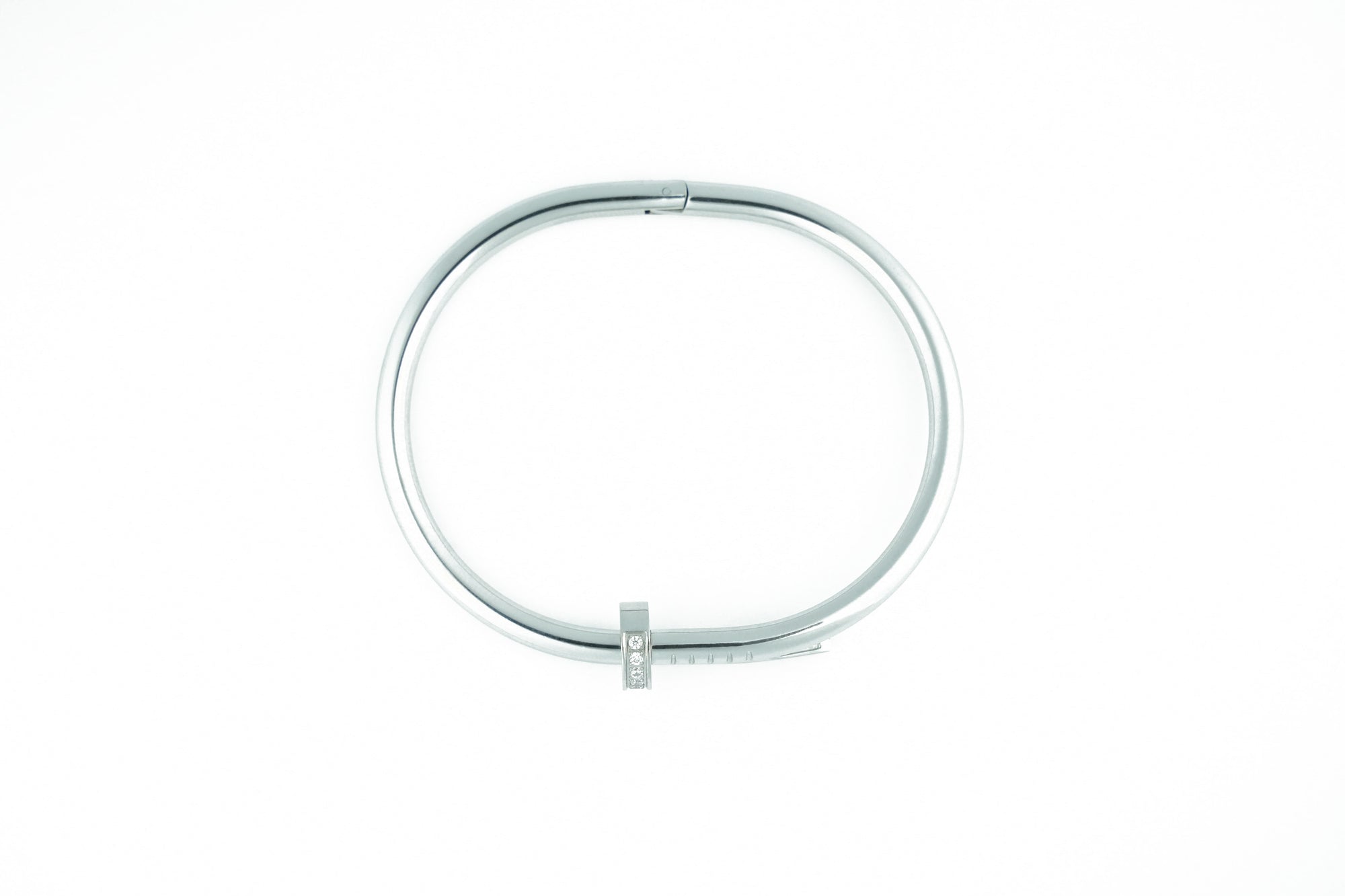 chic bracelet in silver nail