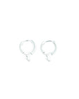chic silver earring with a elegant diamond shape, ideal for special occasions.