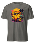 Vooraanzicht van Kaas op het Strand T-shirt grappig ontwerp met kaas op een zonnig strand. Ideaal voor kaasliefhebbers en zomerse stijl. Unisex model.