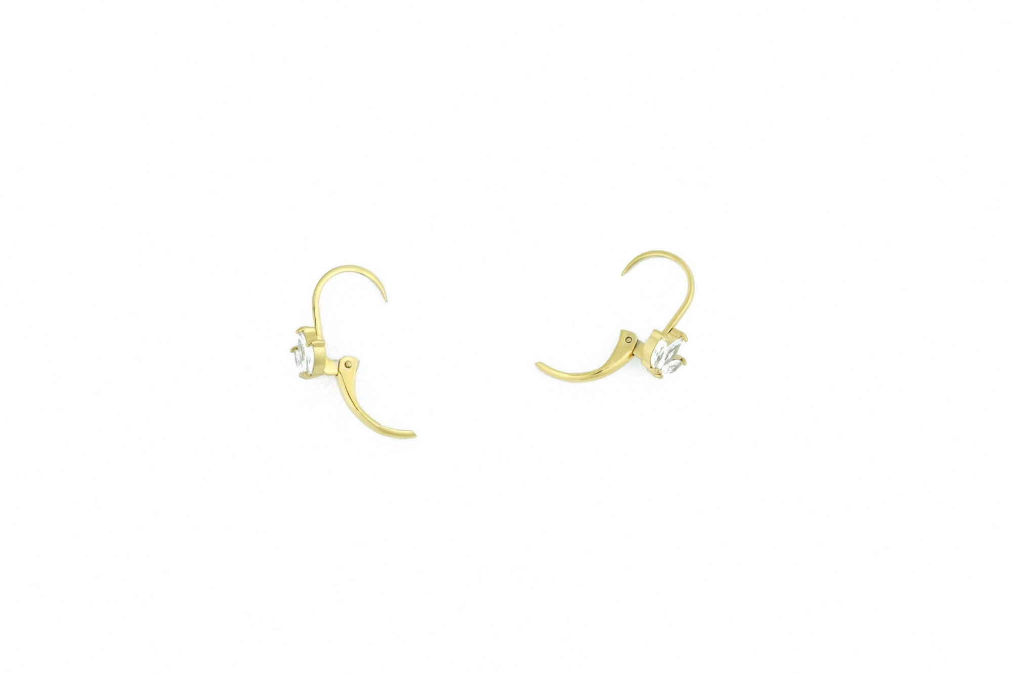 chic gold earring with three zirconia stones, perfect for a refined look. designonearth