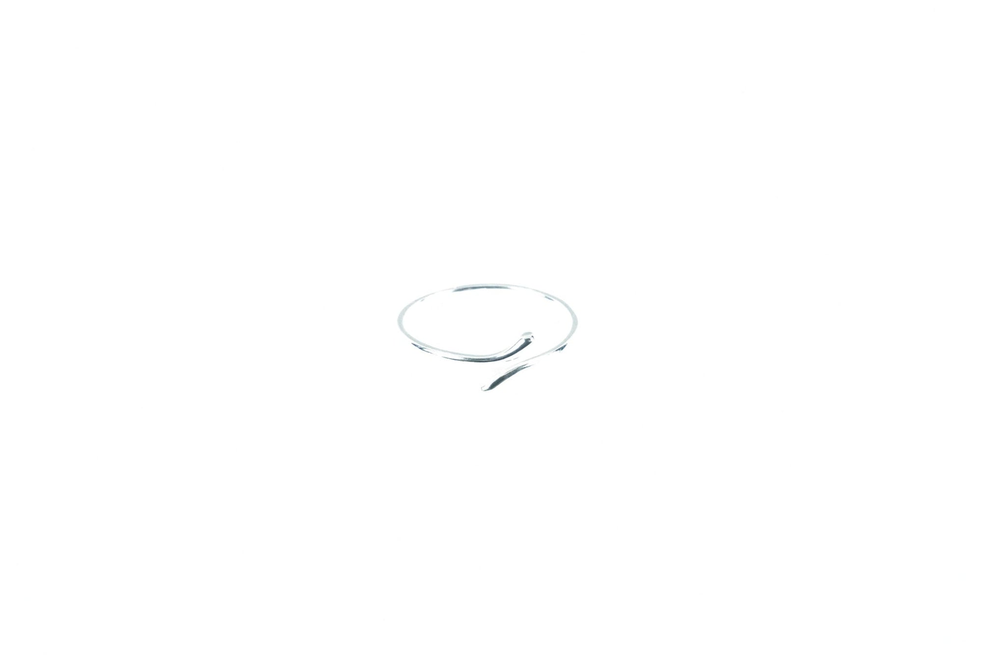 Minimalist ring made of 925 sterling silver, a classic and timeless Design On Earth