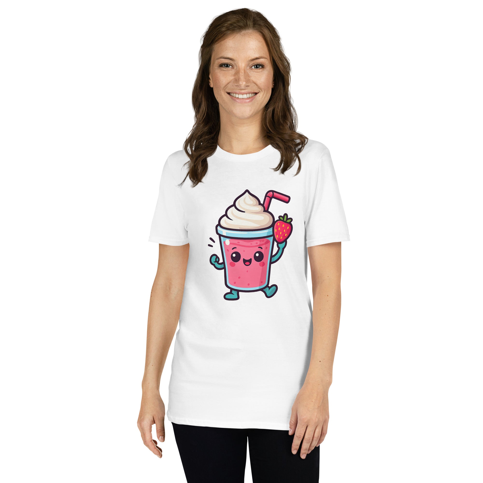 Model draagt Aardbei Smoothie T-shirt kleurrijk en vrolijk ontwerp voor fruitfans en zomerliefhebbers. Unisex model.