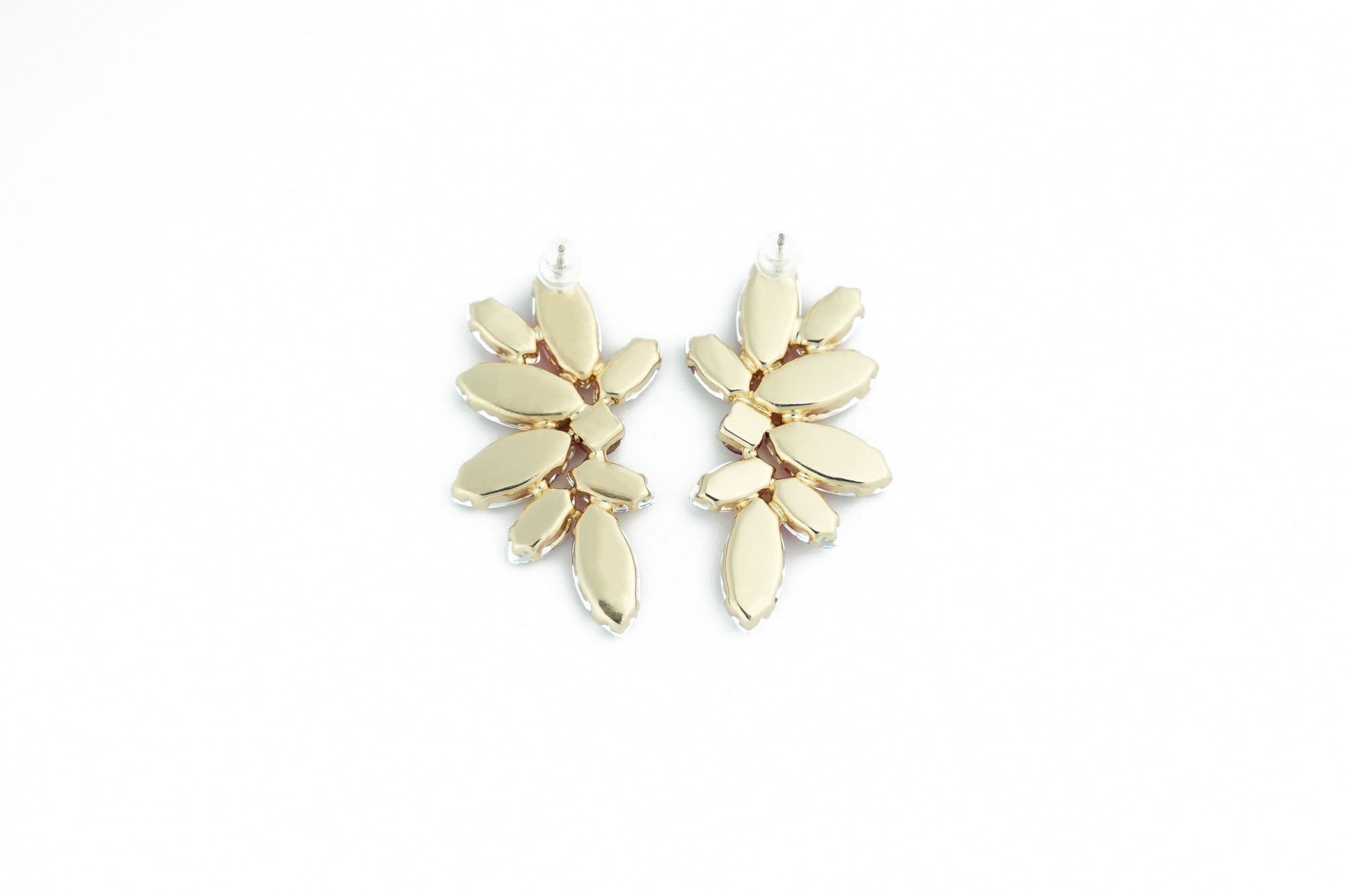 luxurious earrings with sparkling red crystals, ideal as a stylish accessory