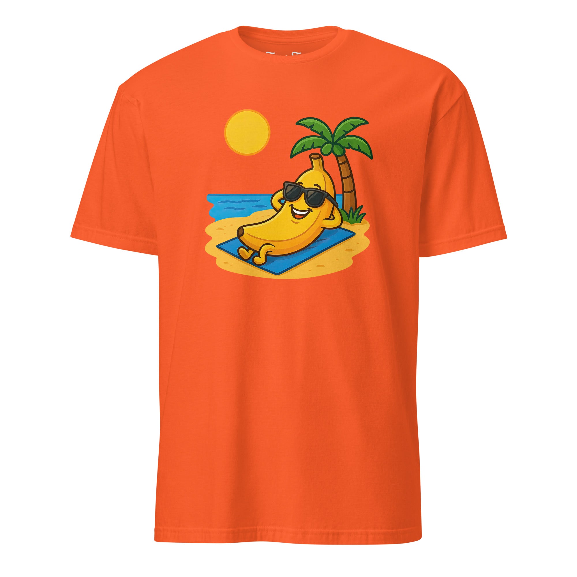 Model draagt Strand Banaan T-shirt stijlvol en leuk zomers streetwear voor fruitliefhebbers. Comfortabel unisex model.