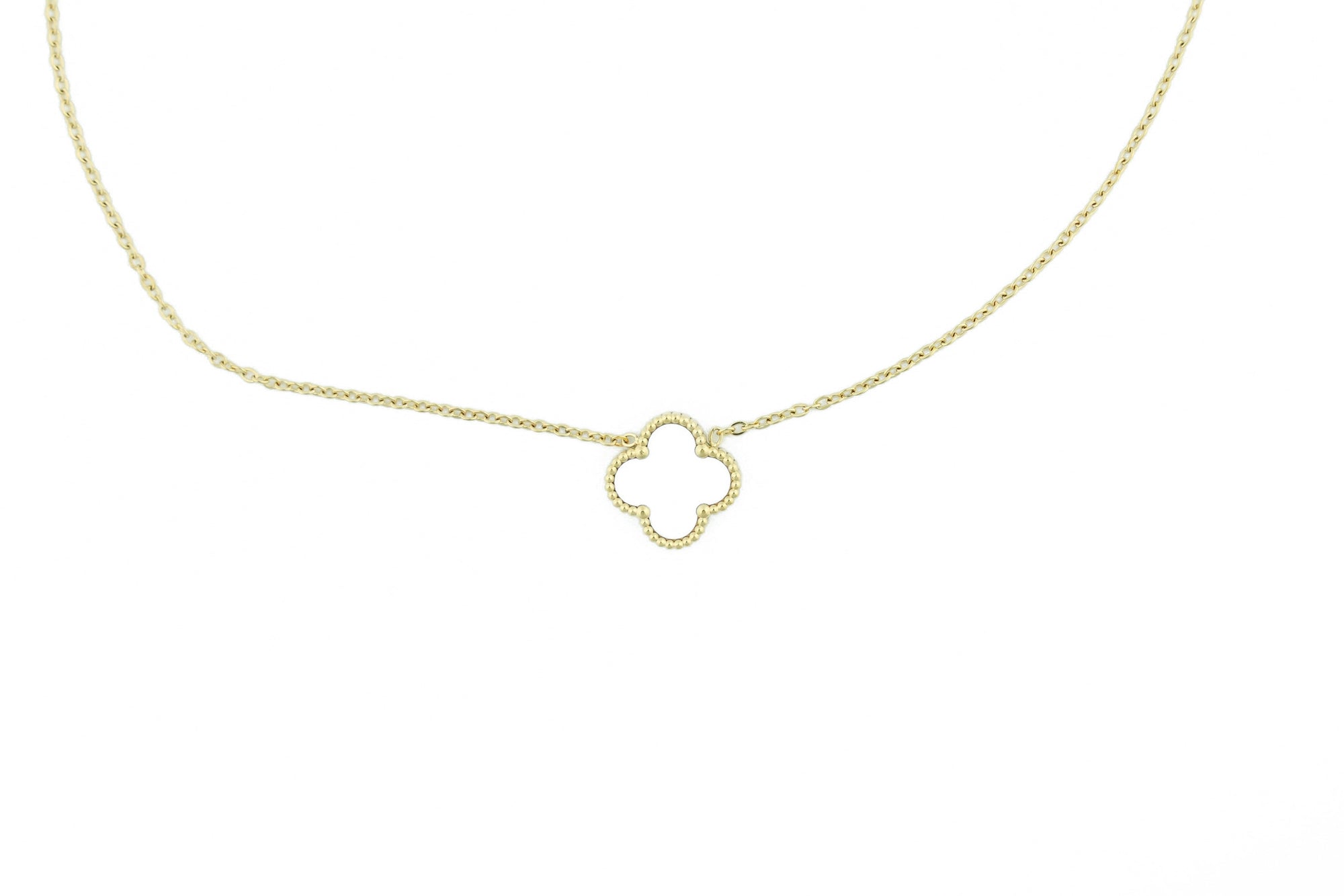 elegant white clover necklace, ideal for a timeless and refined look. brendoe
